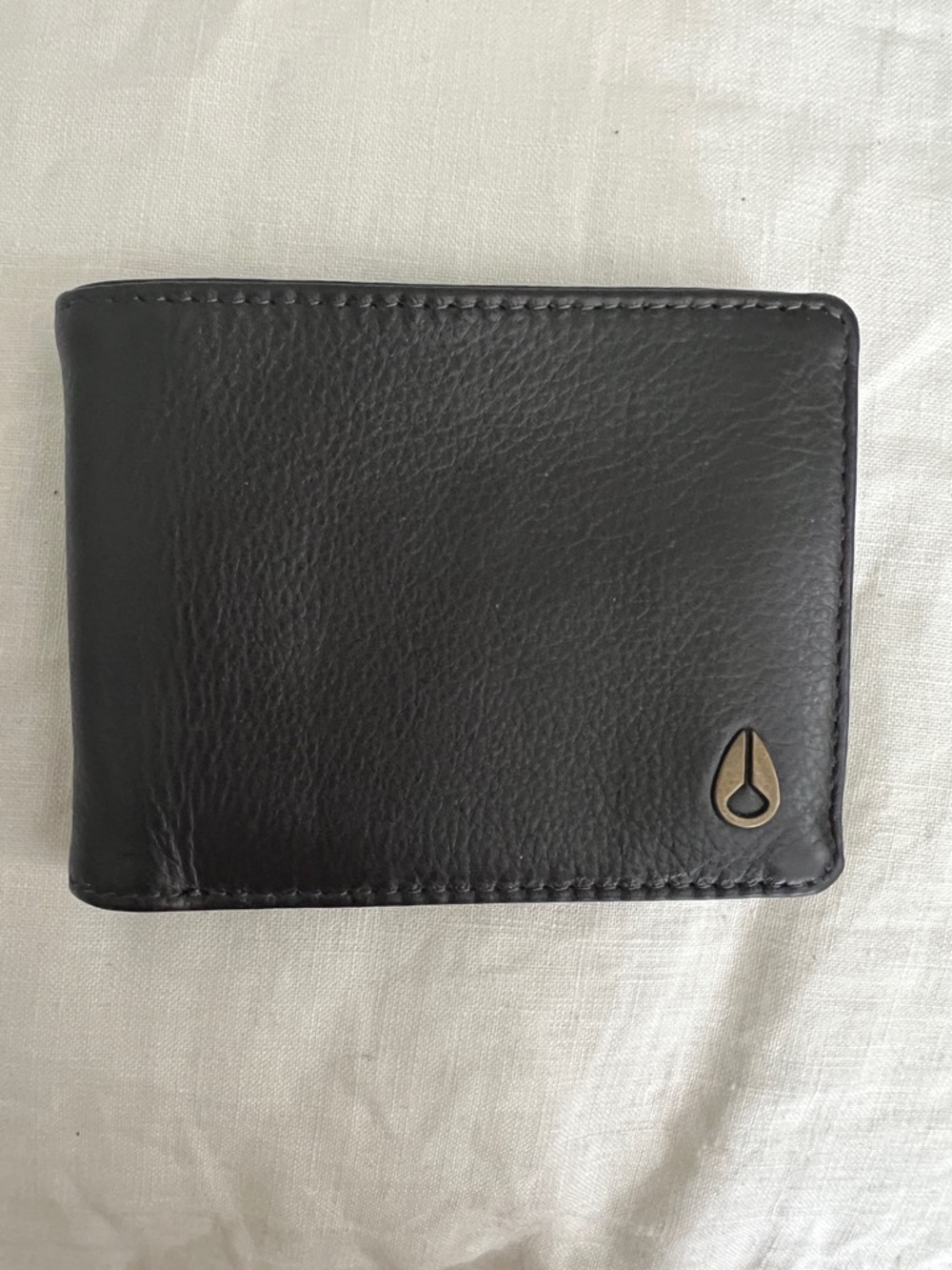 NWOT Men's Nixon Brown Leather Wallet with Gold Accent - Picture 2 of 13